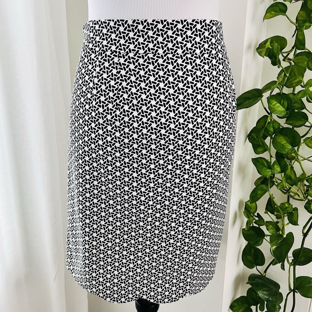 Talbots Black & White Geometric Scallop Hem Lined Flare Skirt - Size 10 - Picture 6 of 9